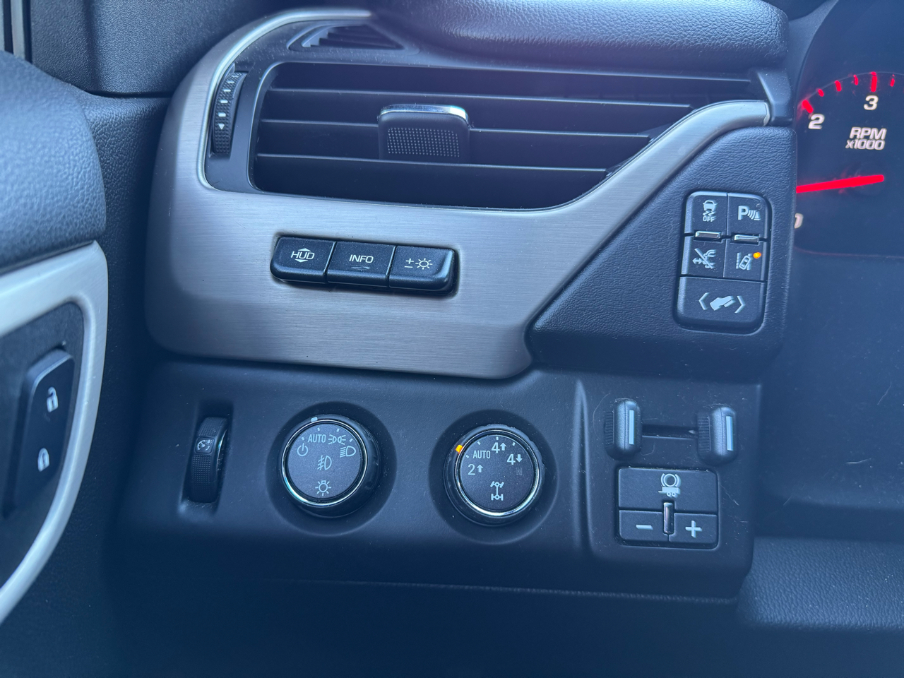 GMC Yukon XL 4WD 4dr Denali 2015