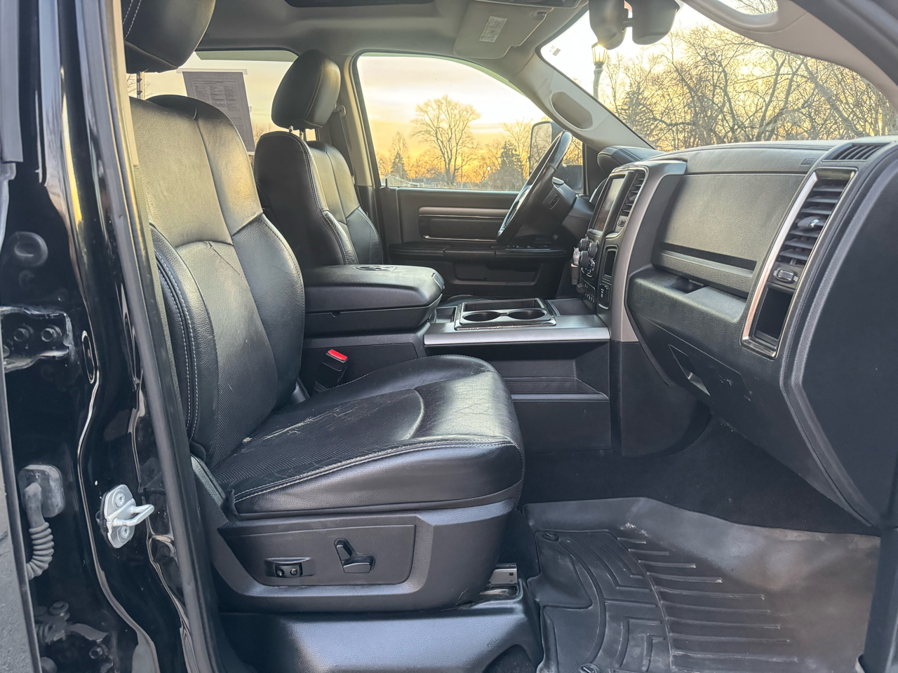 RAM 1500 4WD Crew Cab 149" Sport 2014