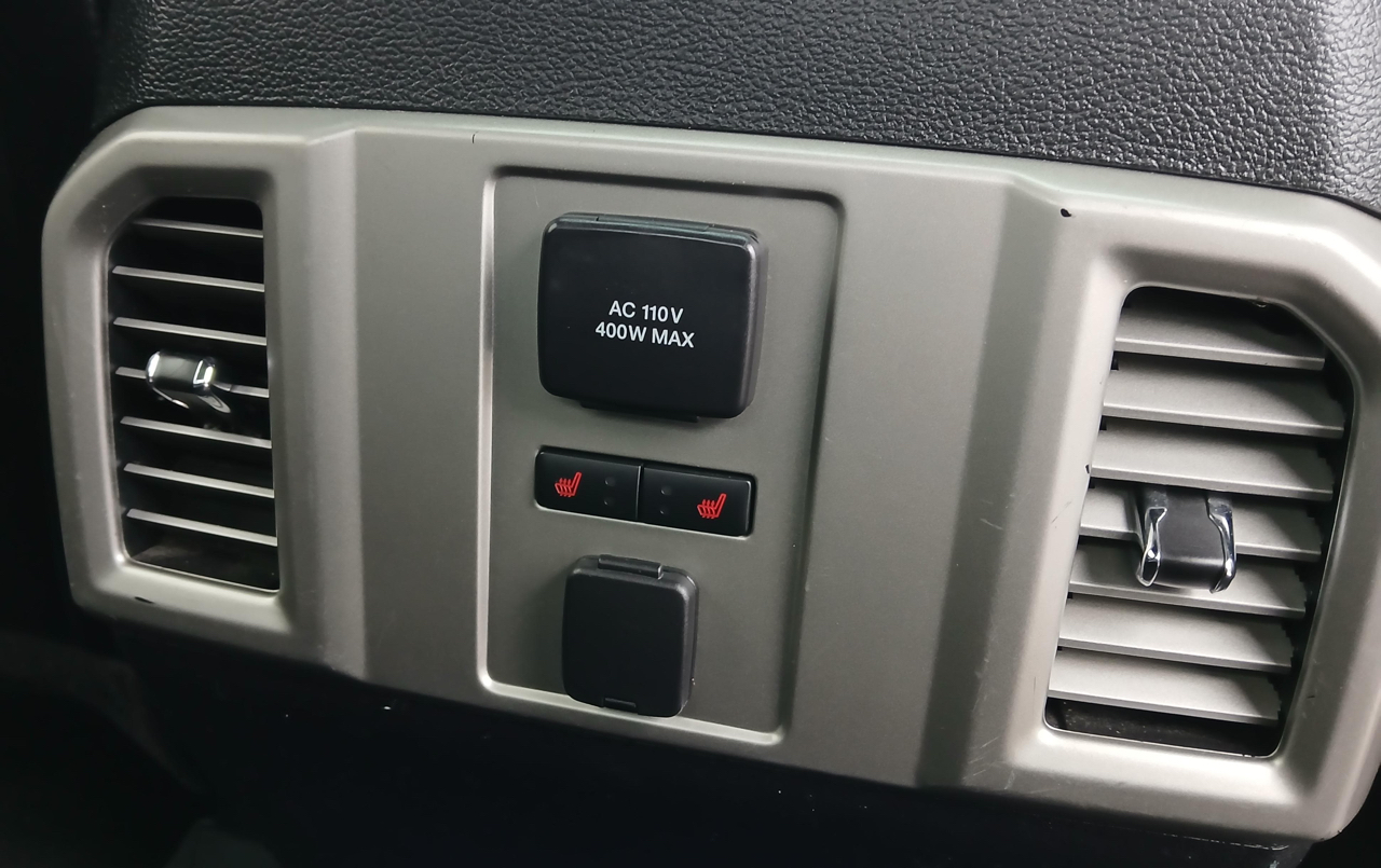 Ford F-150 4WD SuperCrew 157" Lariat w/HD Payload Pkg 2015