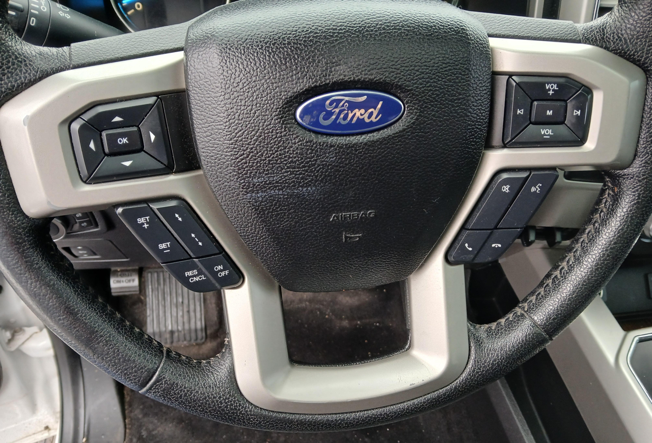 Ford F-150 4WD SuperCrew 157" Lariat w/HD Payload Pkg 2015