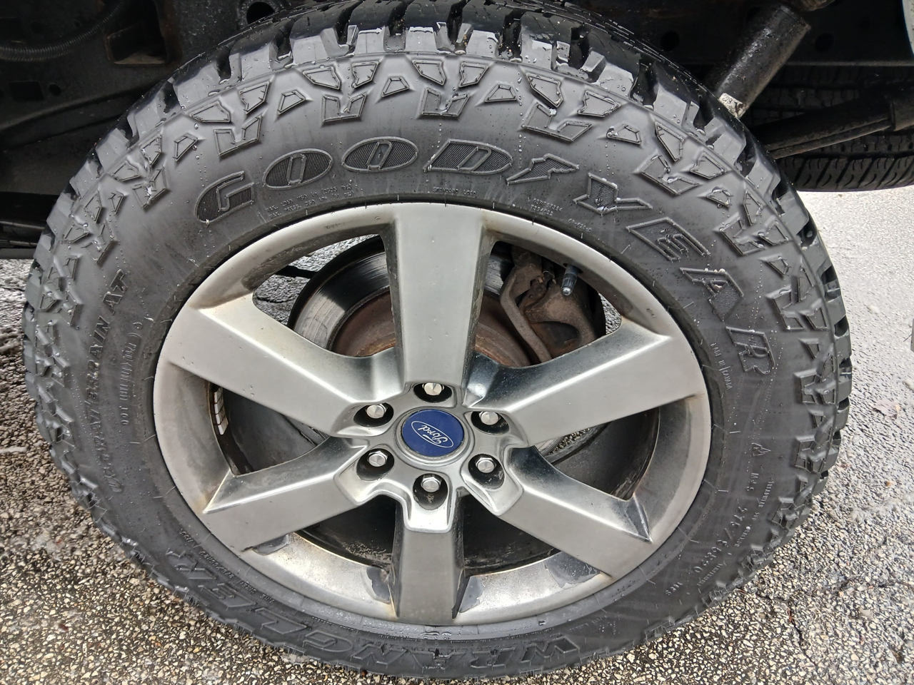 Ford F-150 4WD SuperCrew 157" Lariat w/HD Payload Pkg 2015