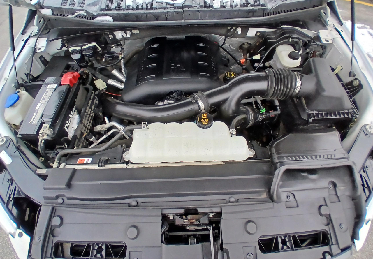 Ford F-150 4WD SuperCrew 157" Lariat w/HD Payload Pkg 2015