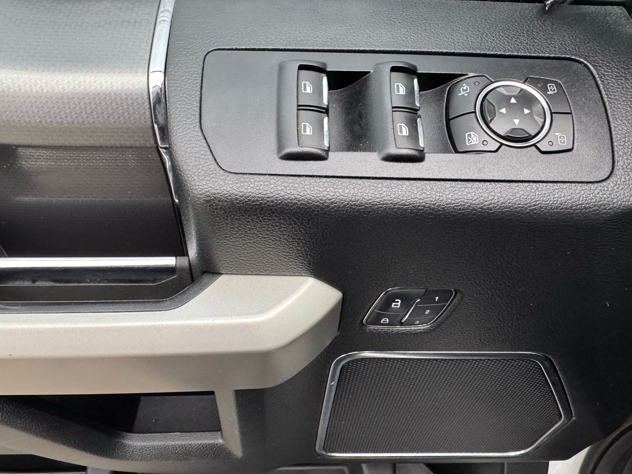 Ford F-150 4WD SuperCrew 157" Lariat w/HD Payload Pkg 2015