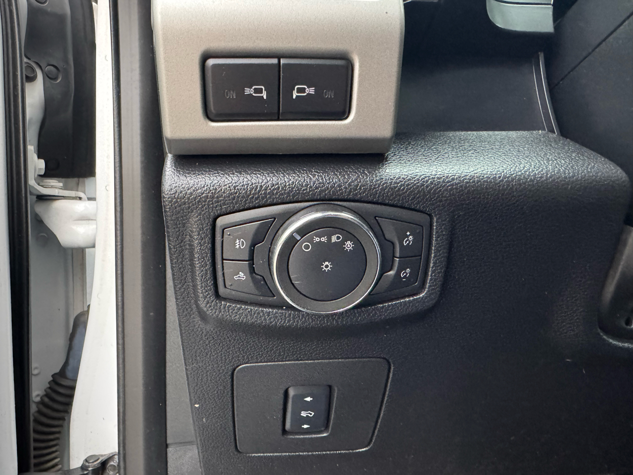 Ford F-150 4WD SuperCrew 157" Lariat w/HD Payload Pkg 2015