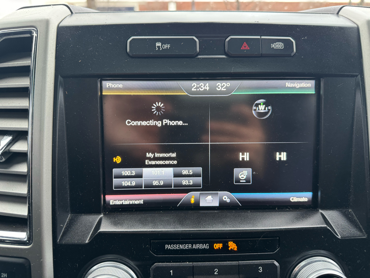 Ford F-150 4WD SuperCrew 157" Lariat w/HD Payload Pkg 2015