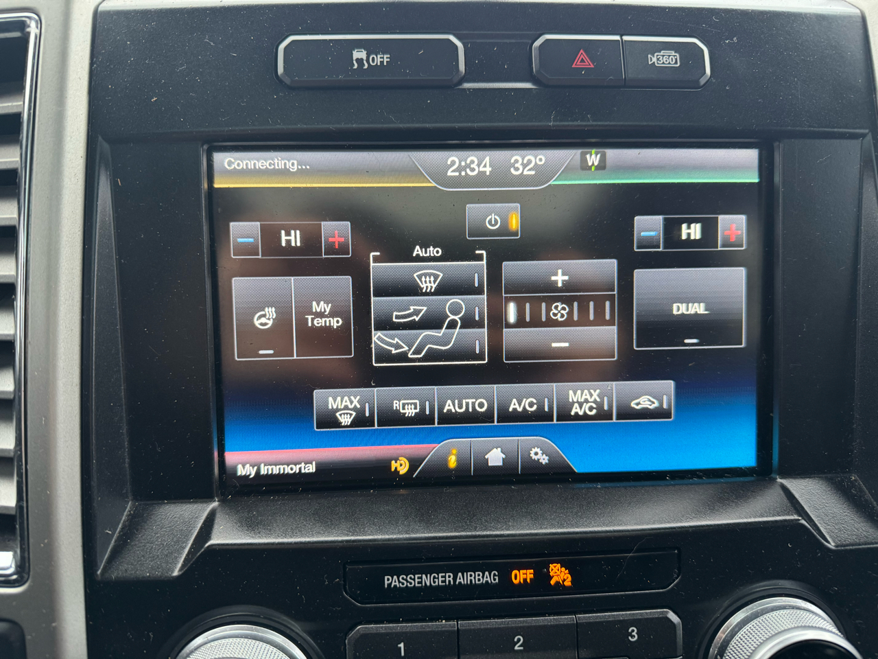 Ford F-150 4WD SuperCrew 157" Lariat w/HD Payload Pkg 2015