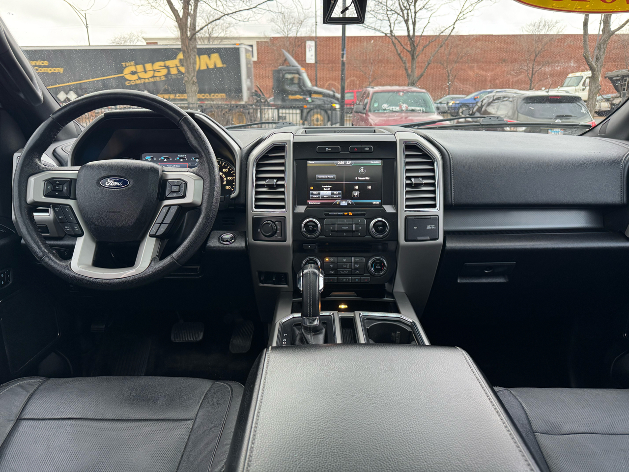 Ford F-150 4WD SuperCrew 157" Lariat w/HD Payload Pkg 2015