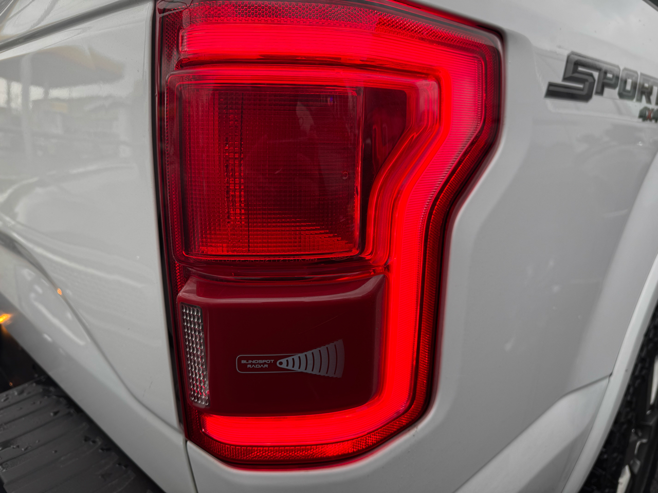 Ford F-150 4WD SuperCrew 157" Lariat w/HD Payload Pkg 2015