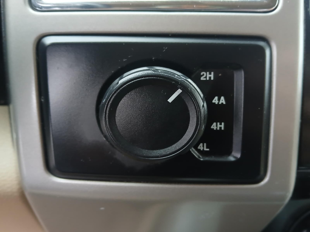 Ford F-150 4WD SuperCrew 145" Lariat 2016