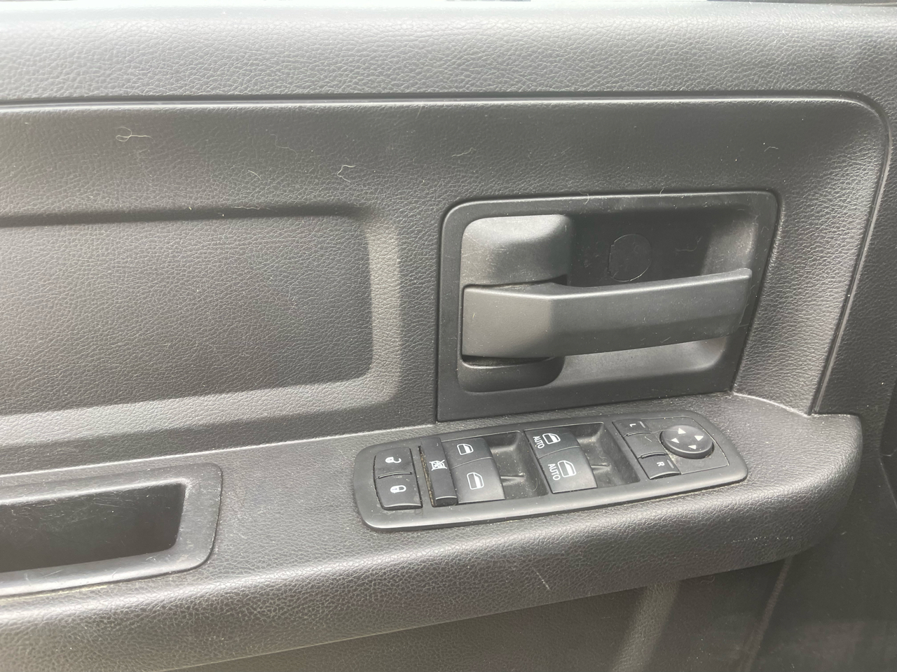 RAM 1500 4WD Crew Cab 140.5" Tradesman 2015