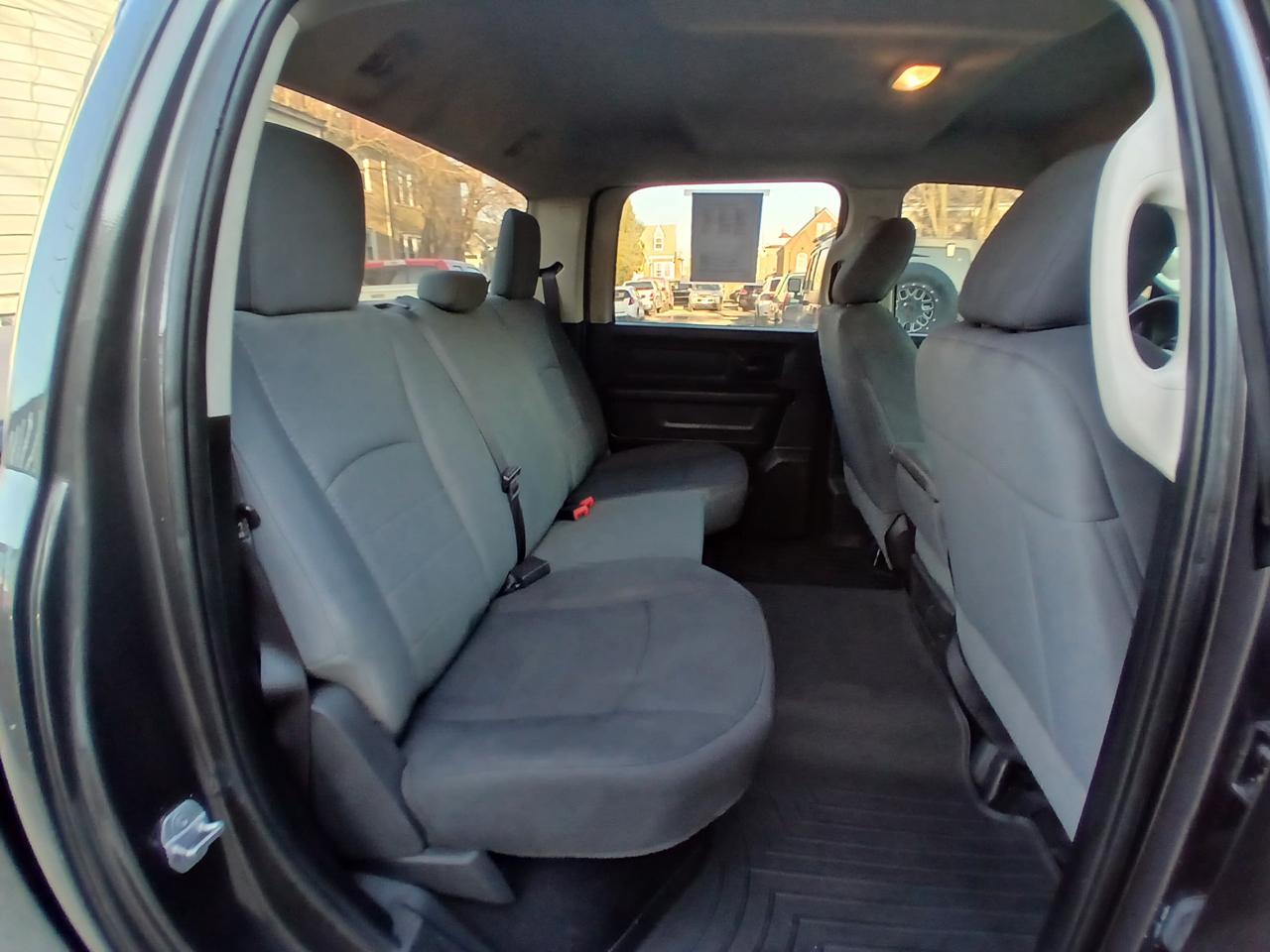 RAM 1500 4WD Crew Cab 140.5" Tradesman 2015