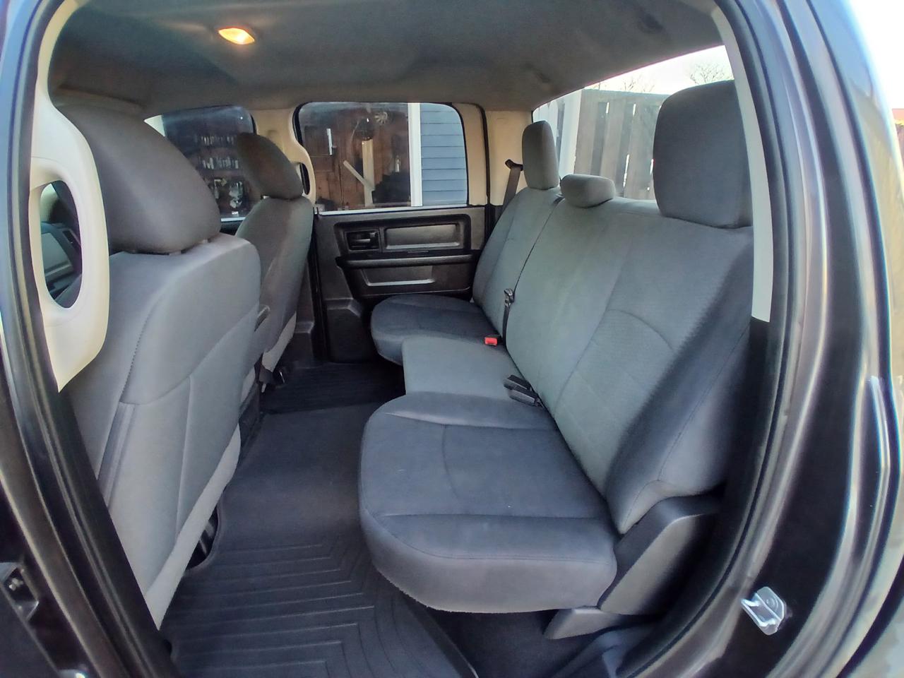 RAM 1500 4WD Crew Cab 140.5" Tradesman 2015