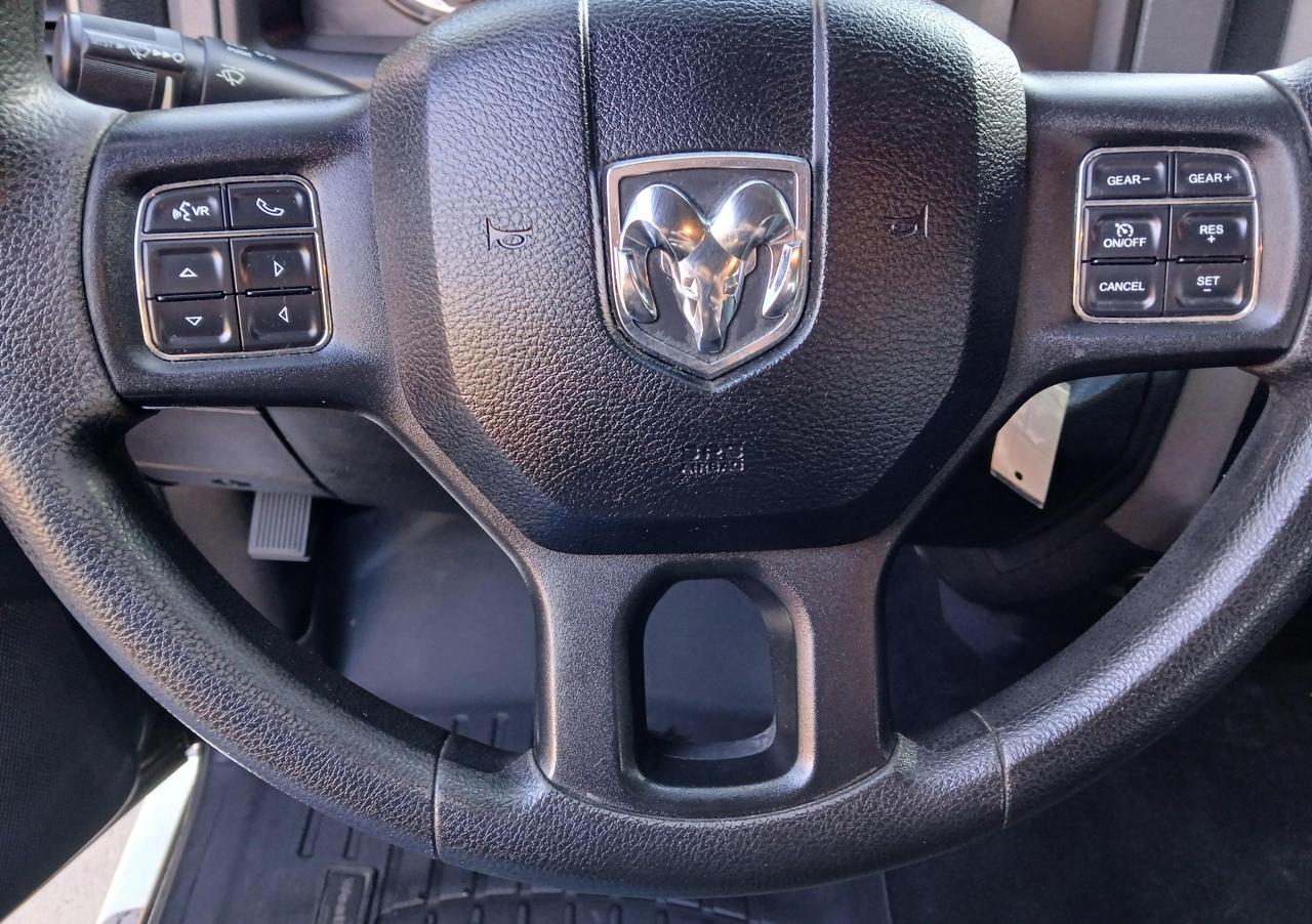 RAM 1500 4WD Crew Cab 140.5" Tradesman 2015