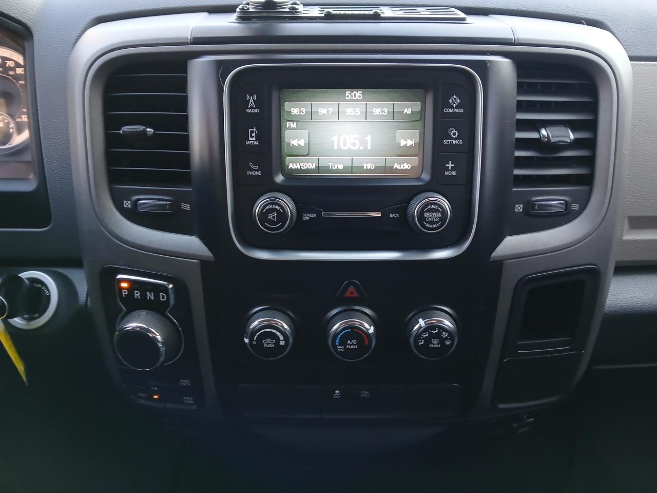 RAM 1500 4WD Crew Cab 140.5" Tradesman 2015