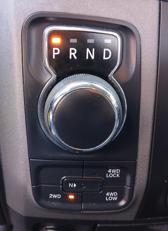 RAM 1500 4WD Crew Cab 140.5" Tradesman 2015