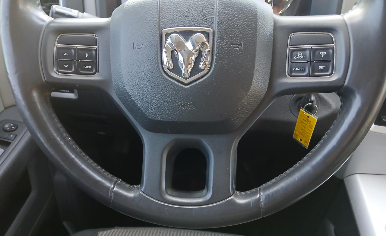 RAM 1500 4WD Crew Cab 140.5" Big Horn 2012