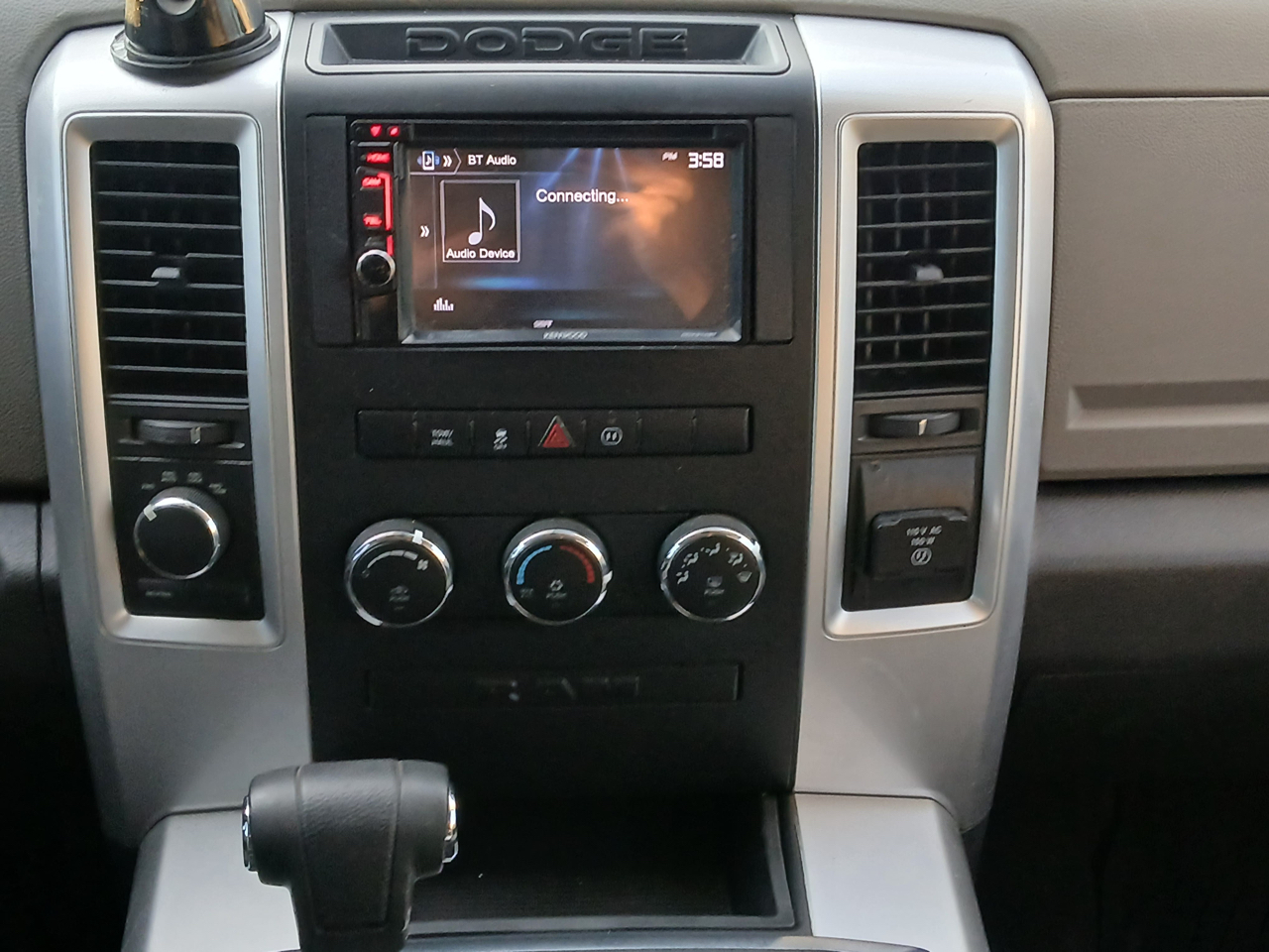 RAM 1500 4WD Crew Cab 140.5" Big Horn 2012