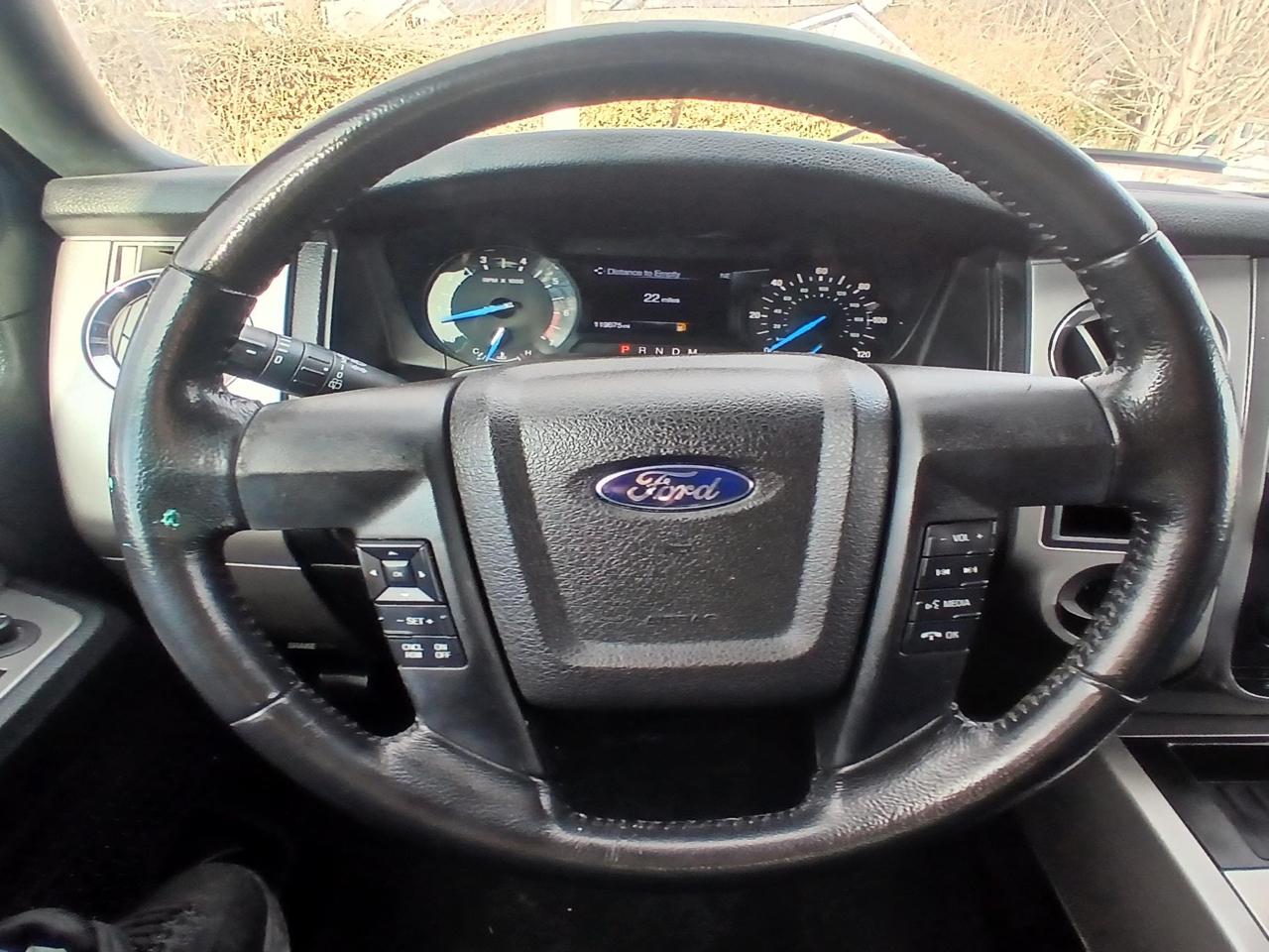 Ford Expedition XLT 2017