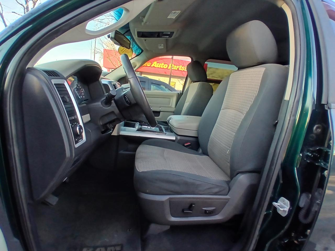 RAM 1500 2WD Quad Cab 140.5" Big Horn 2011