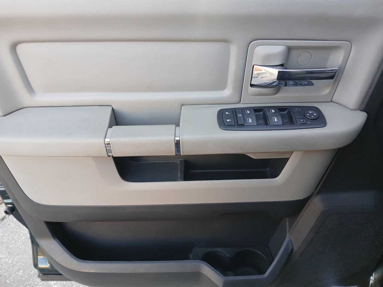 RAM 1500 2WD Quad Cab 140.5" Big Horn 2011