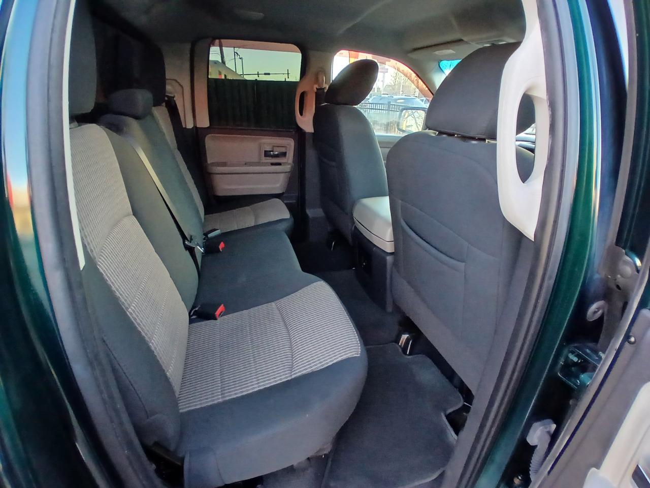 RAM 1500 2WD Quad Cab 140.5" Big Horn 2011