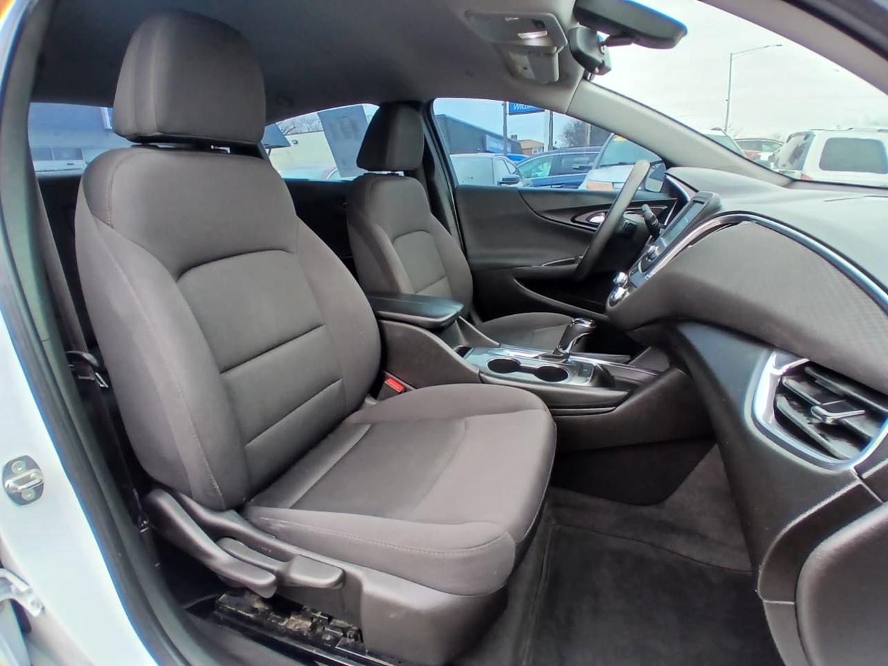 Chevrolet Malibu 4dr Sdn LT w/1LT 2017