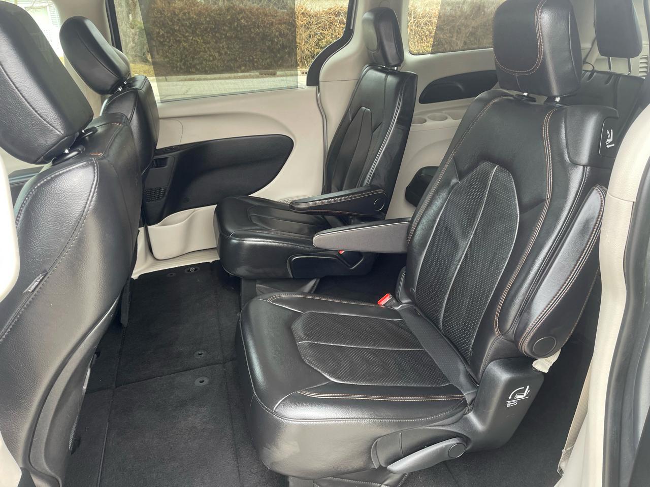 Chrysler Pacifica Touring L FWD 2018