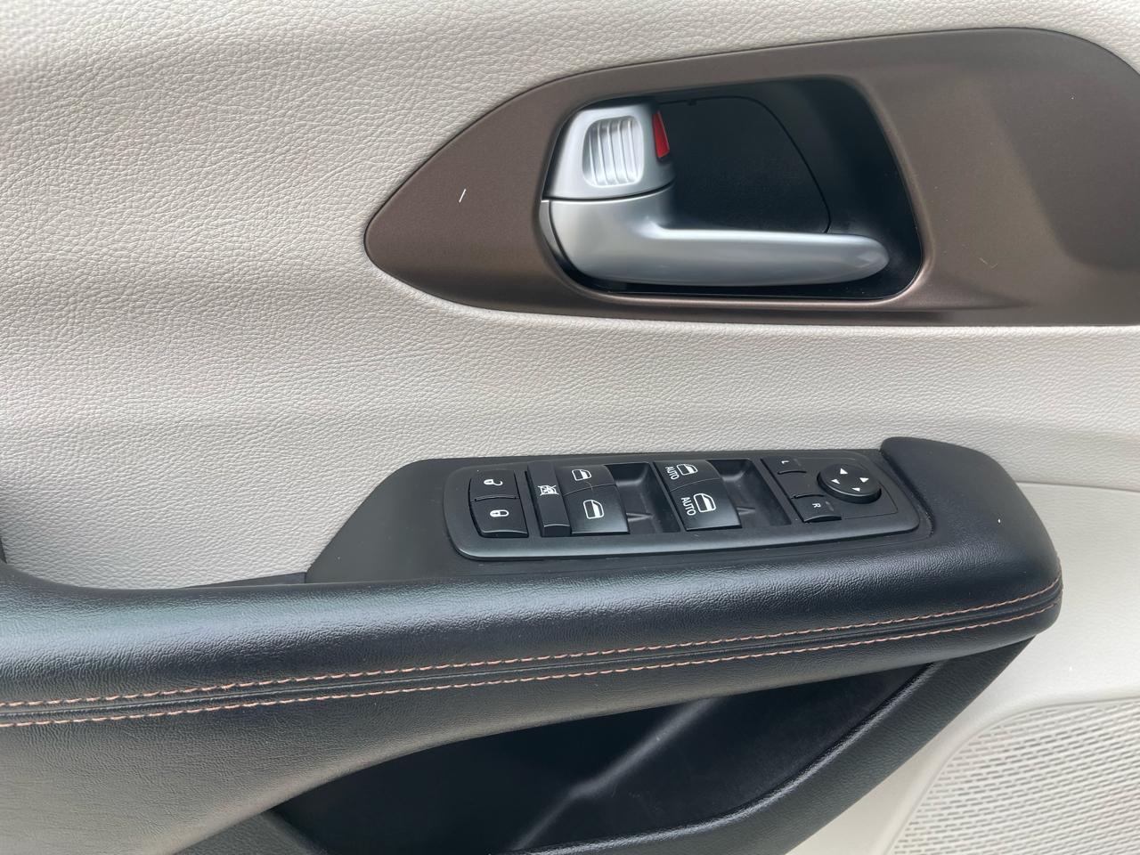 Chrysler Pacifica Touring L FWD 2018