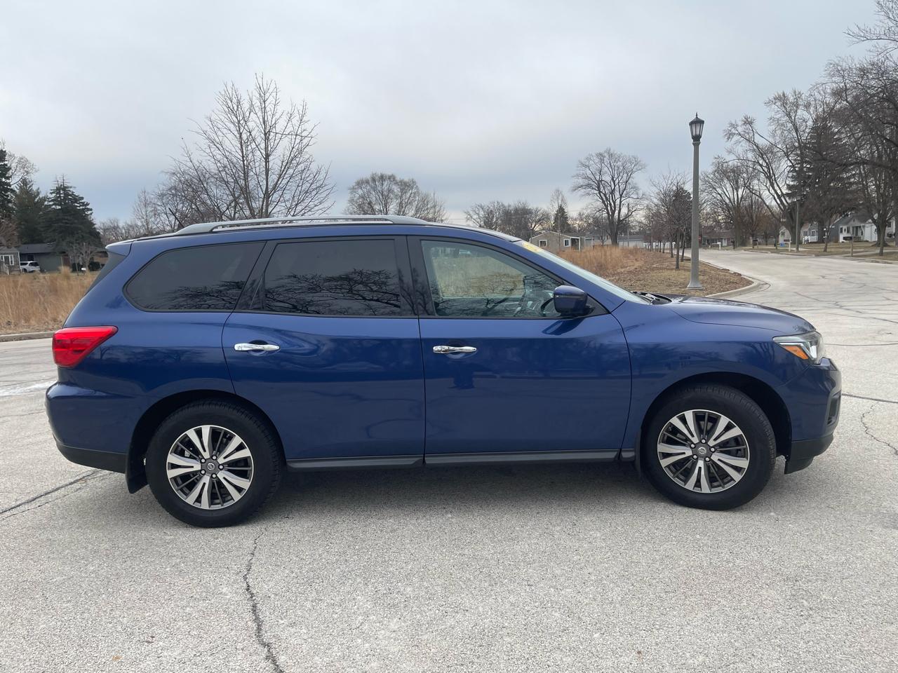 Nissan Pathfinder FWD SL 2017