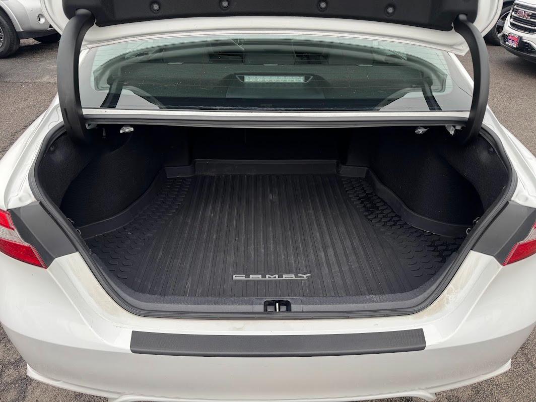 Toyota Camry SE Auto (Natl) 2020