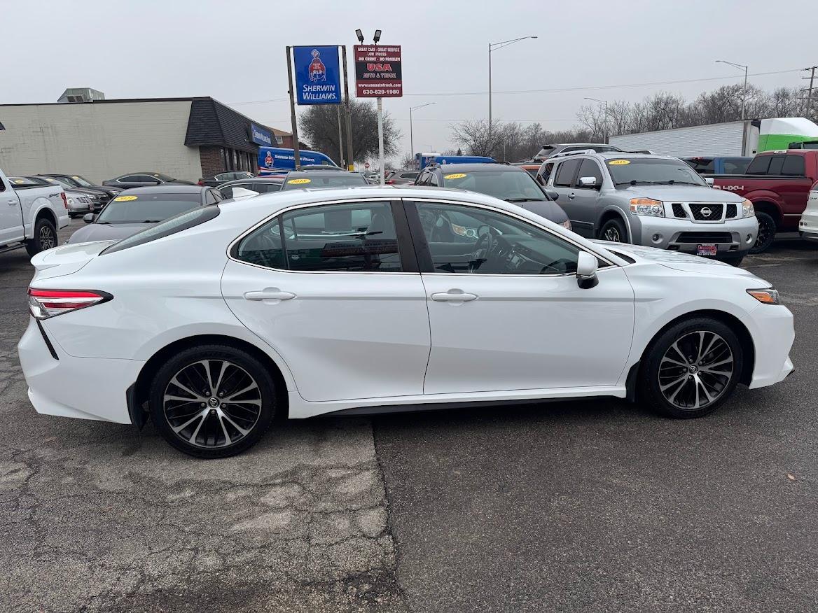 Toyota Camry SE Auto (Natl) 2020