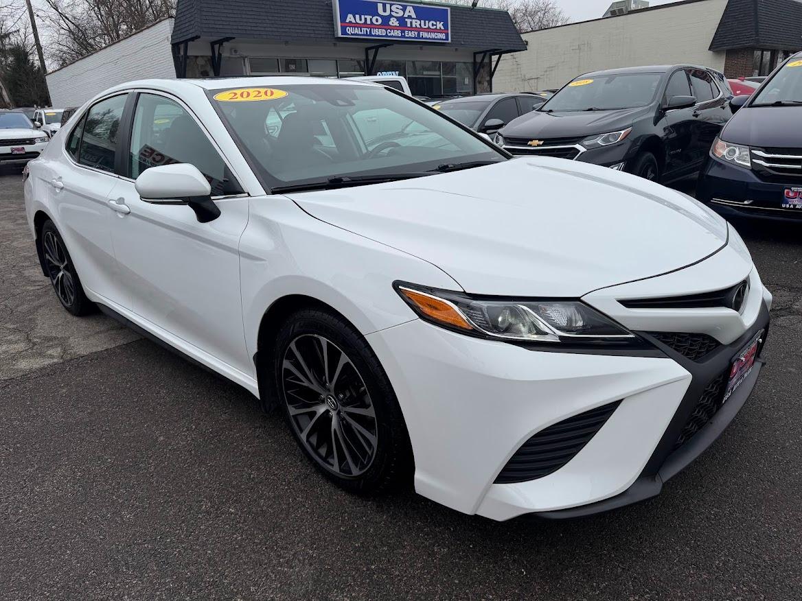 Toyota Camry SE Auto (Natl) 2020