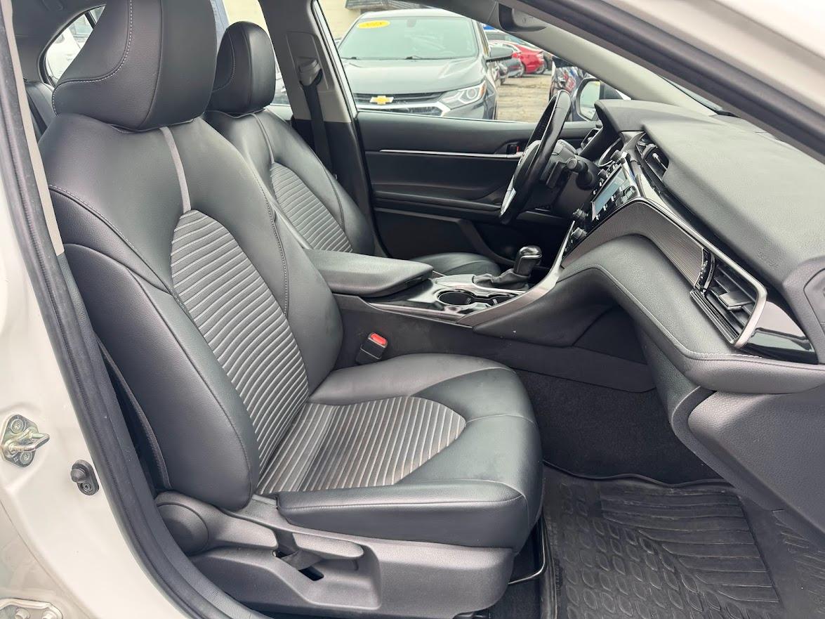 Toyota Camry SE Auto (Natl) 2020