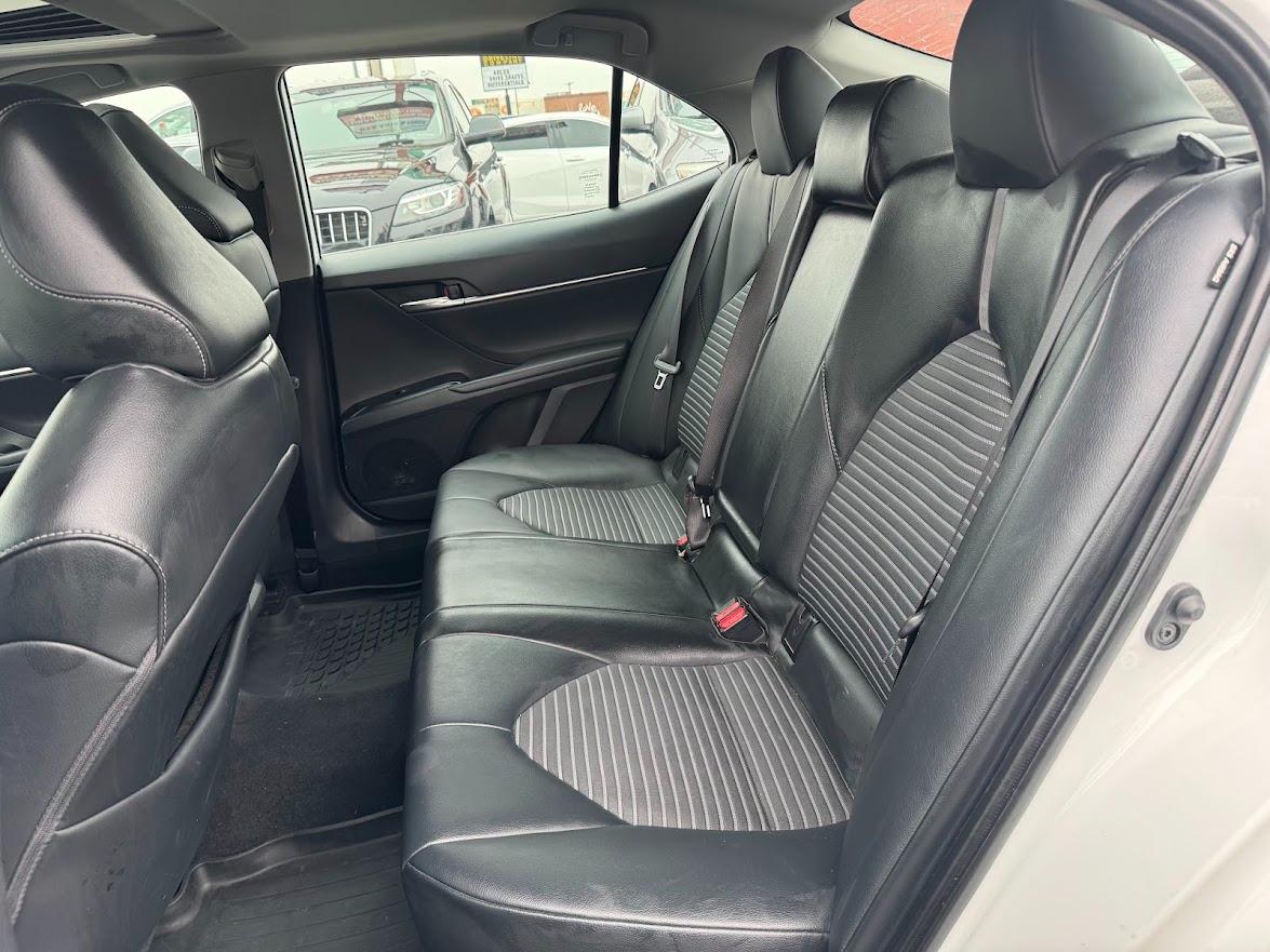 Toyota Camry SE Auto (Natl) 2020