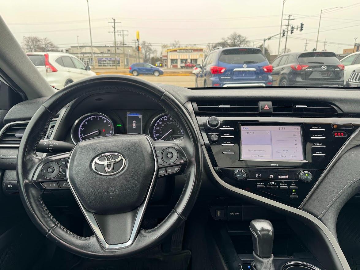 Toyota Camry SE Auto (Natl) 2020