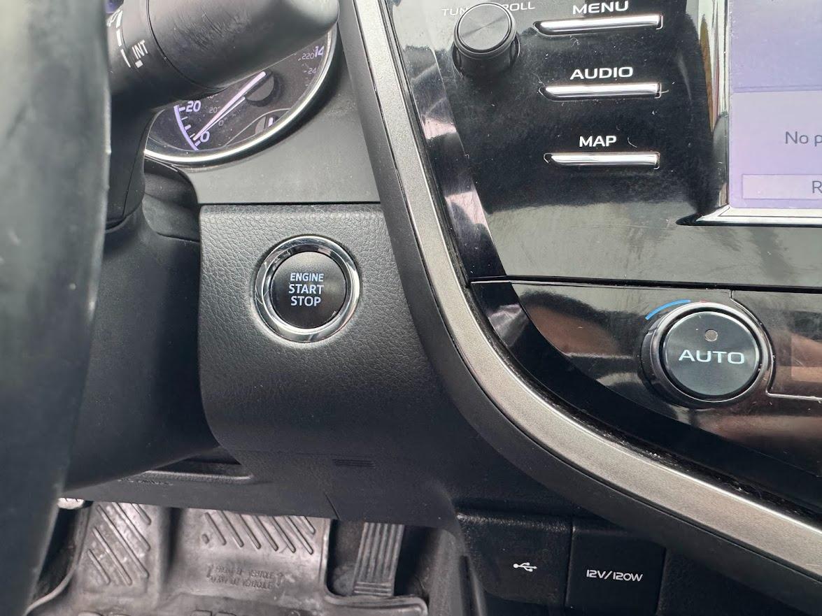 Toyota Camry SE Auto (Natl) 2020