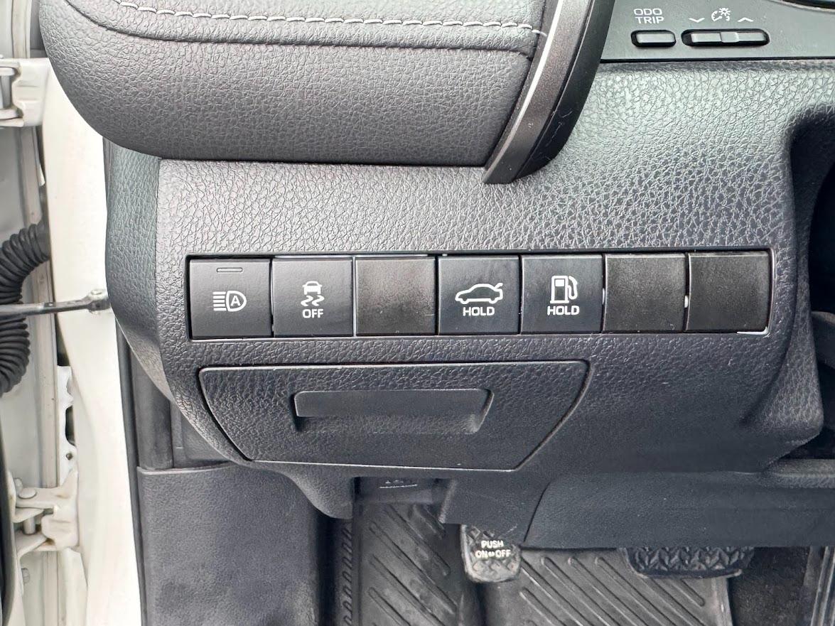 Toyota Camry SE Auto (Natl) 2020