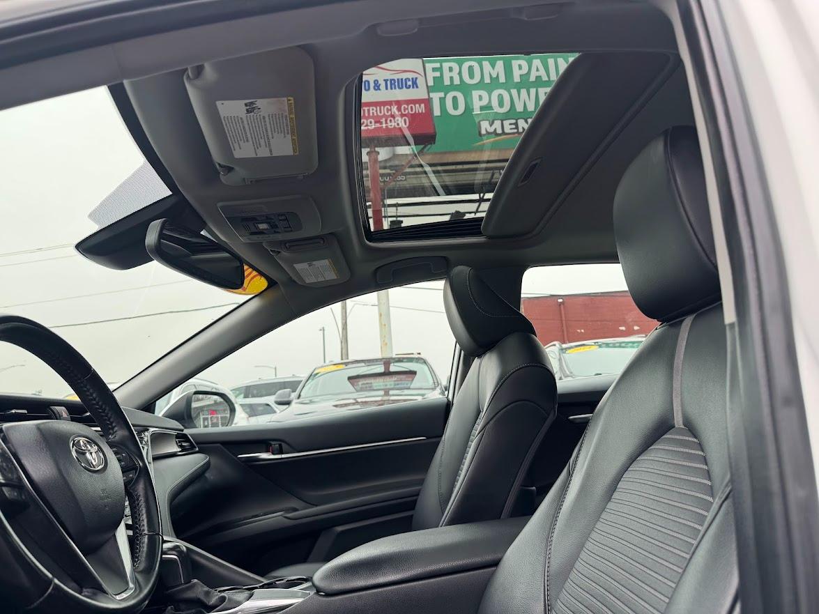 Toyota Camry SE Auto (Natl) 2020