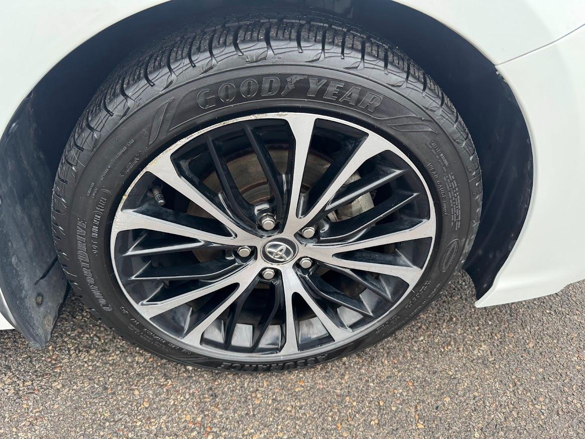 Toyota Camry SE Auto (Natl) 2020