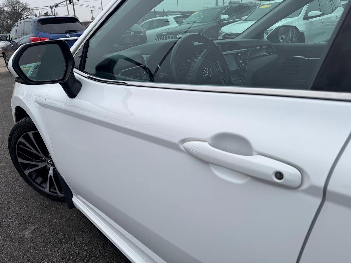 Toyota Camry SE Auto (Natl) 2020