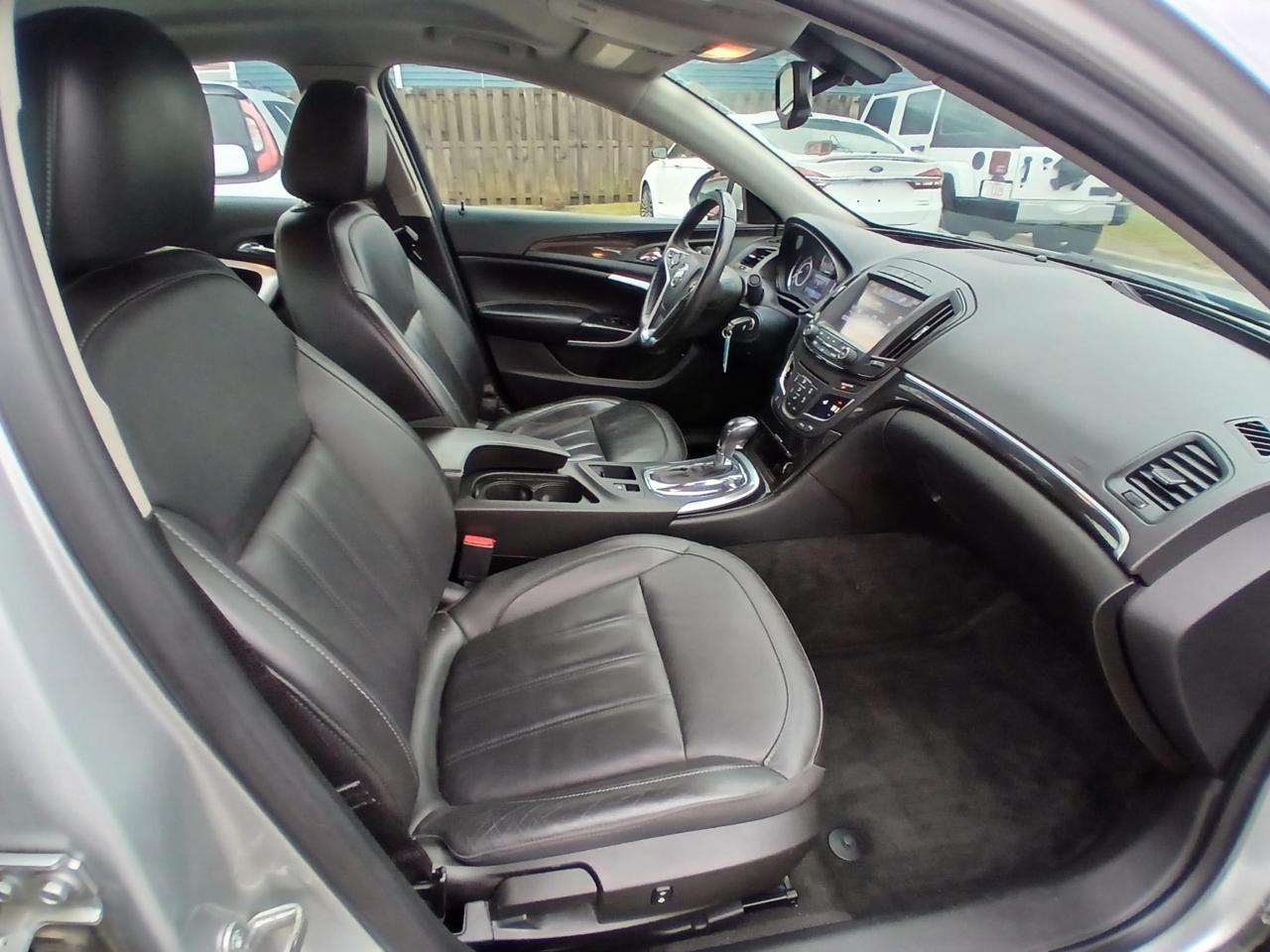 Buick Regal 4dr Sdn Sport Touring FWD 2017