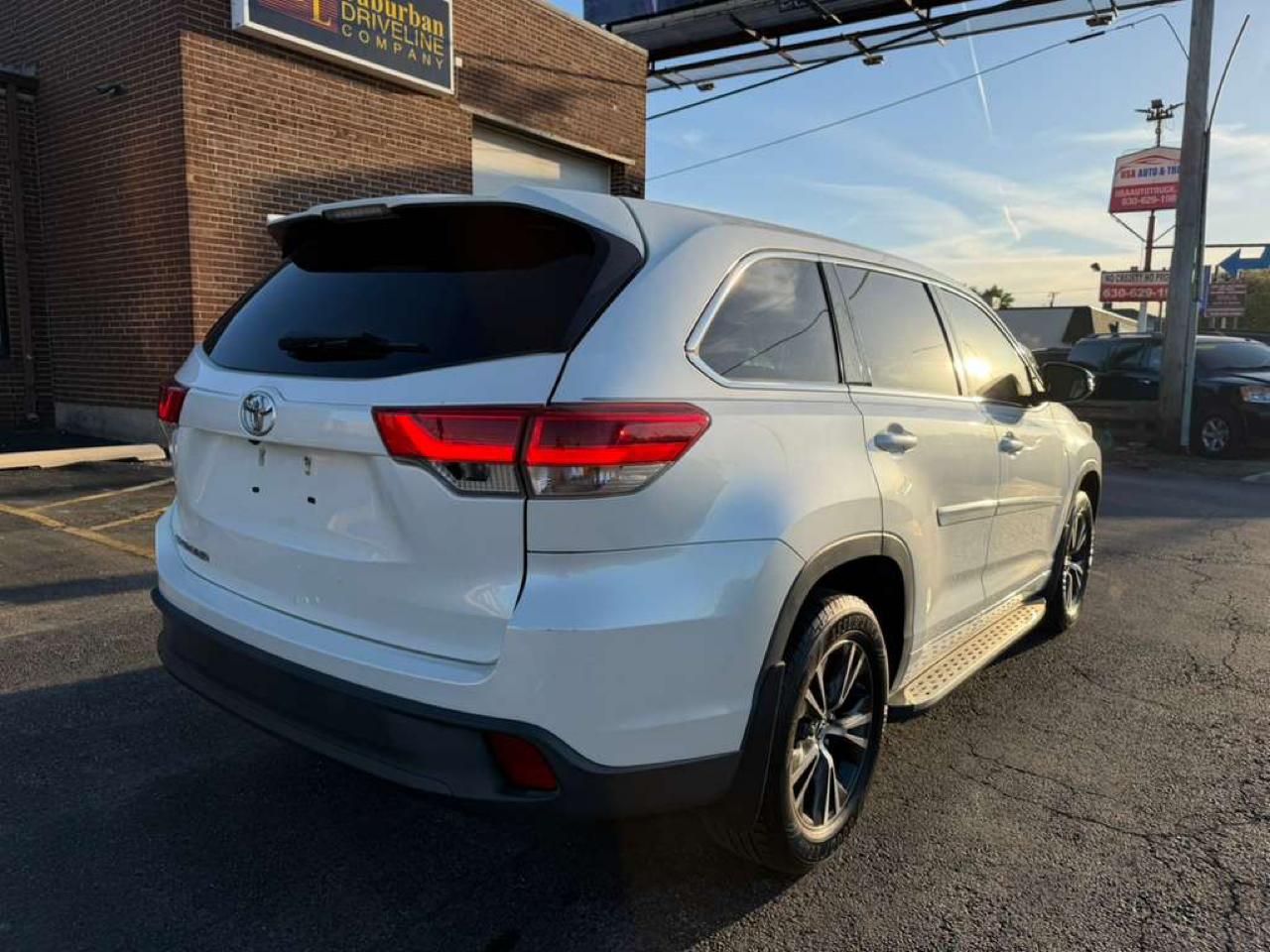 Toyota Highlander LE V6 FWD (Natl) 2017