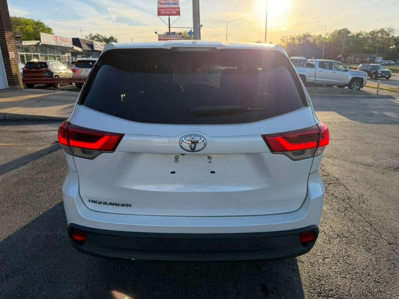 Toyota Highlander LE V6 FWD (Natl) 2017