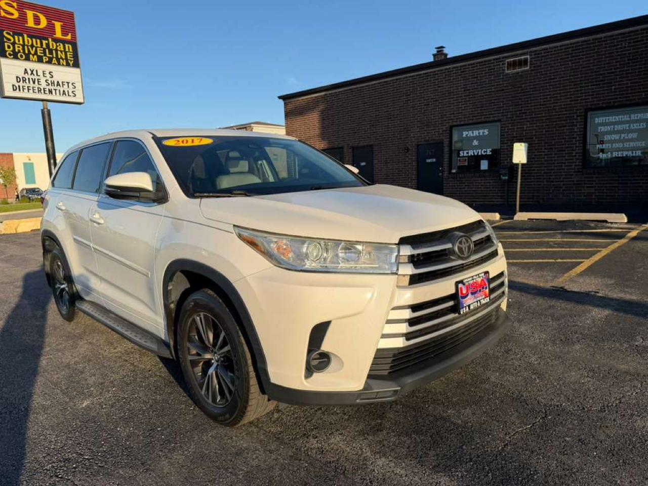 Toyota Highlander LE V6 FWD (Natl) 2017