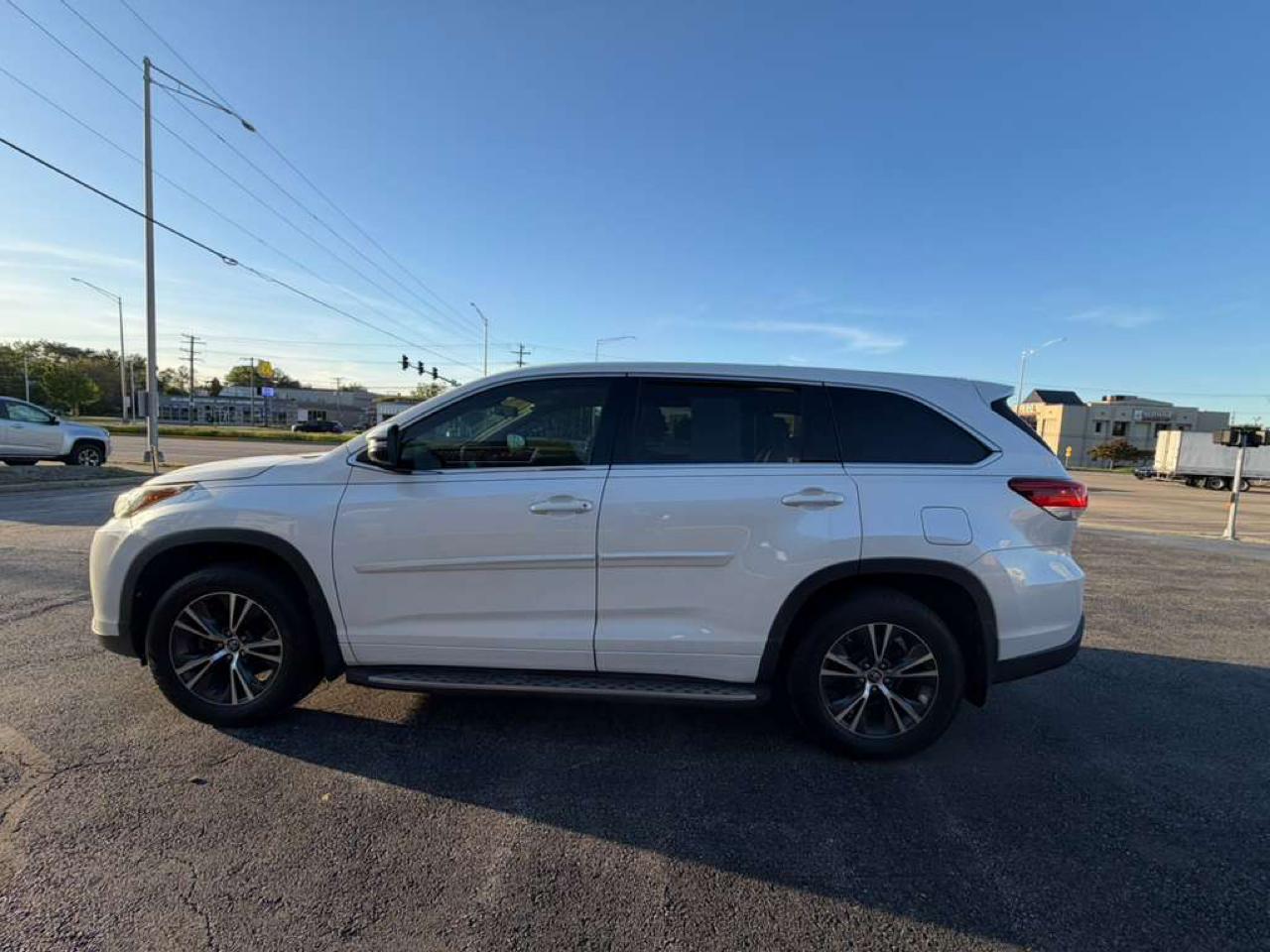 Toyota Highlander LE V6 FWD (Natl) 2017
