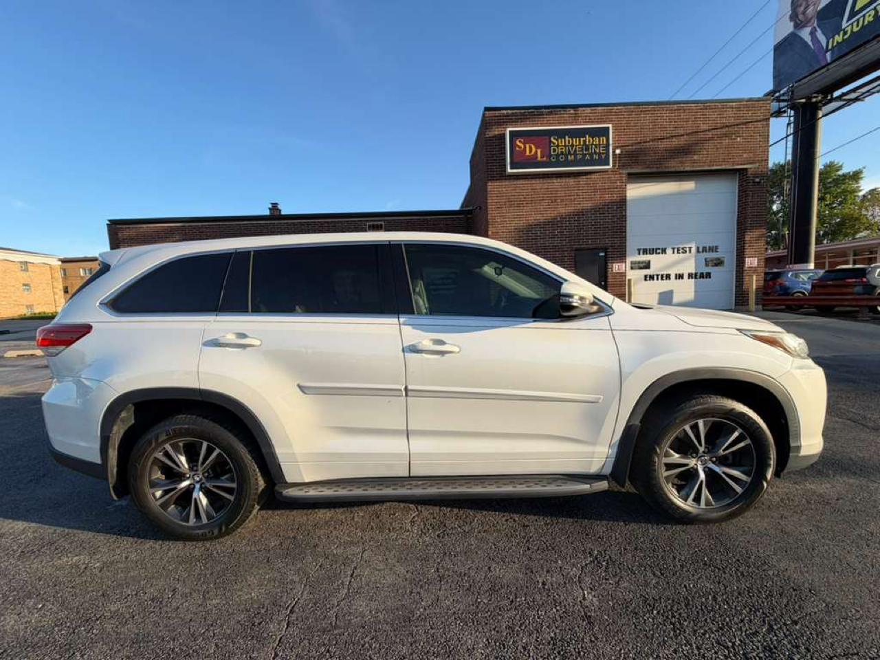 Toyota Highlander LE V6 FWD (Natl) 2017
