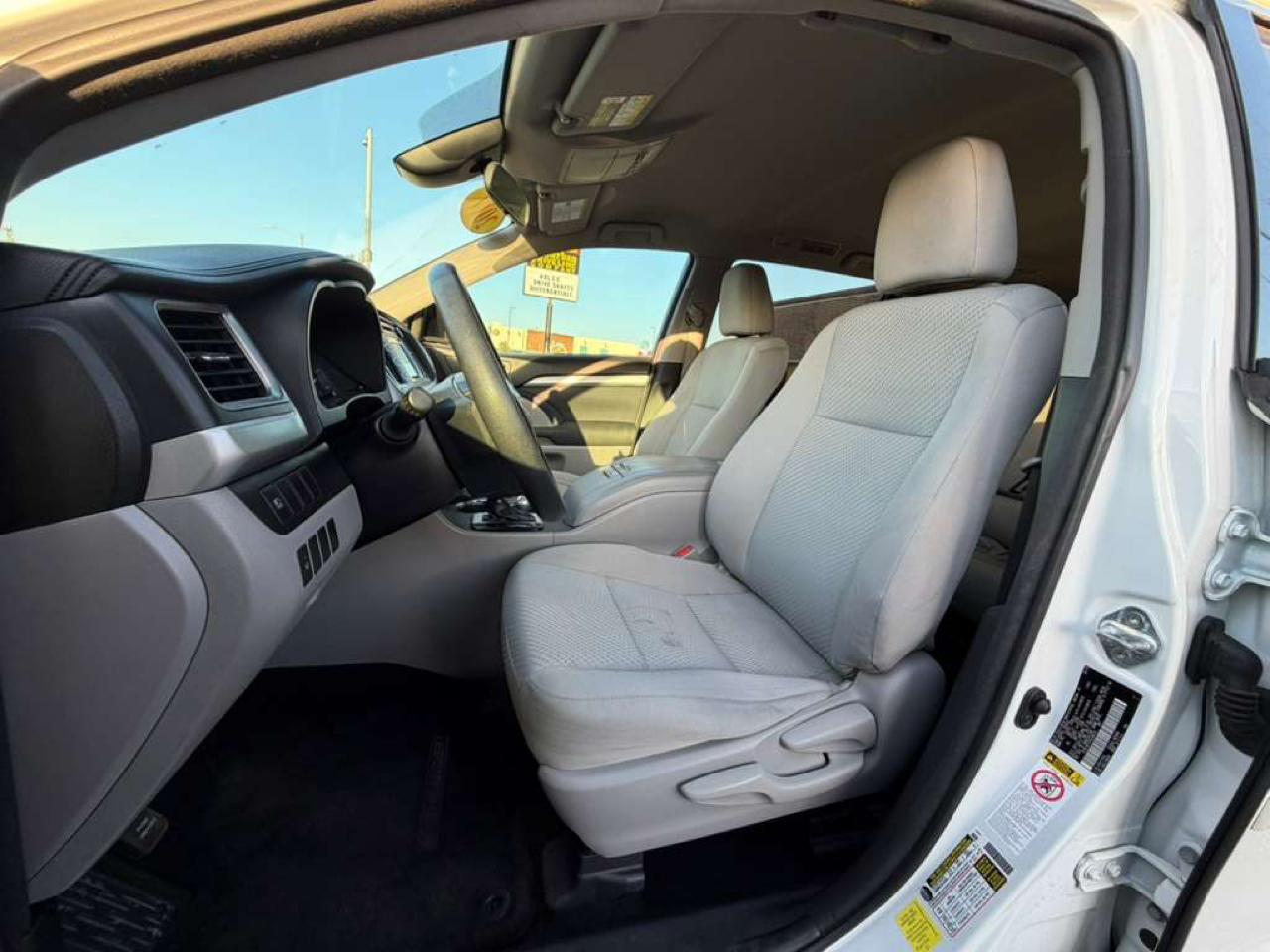 Toyota Highlander LE V6 FWD (Natl) 2017