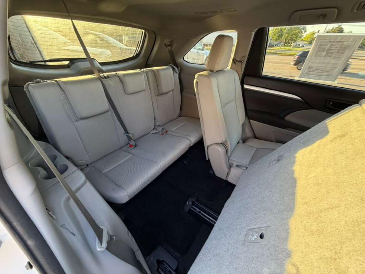 Toyota Highlander LE V6 FWD (Natl) 2017