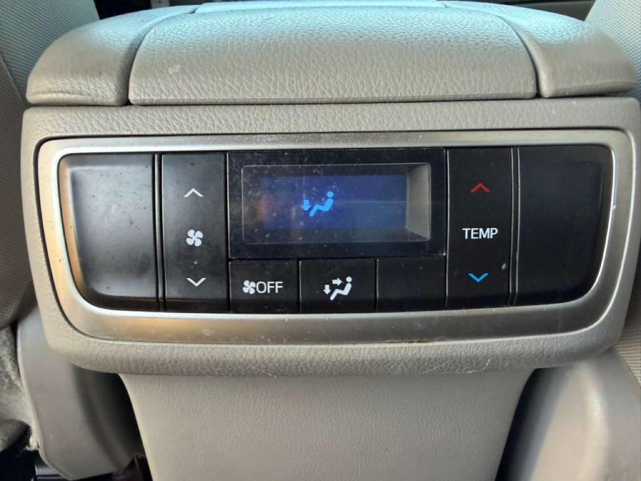 Toyota Highlander LE V6 FWD (Natl) 2017