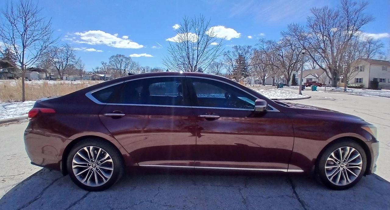 Hyundai Genesis 4dr Sdn V6 3.8L RWD 2016